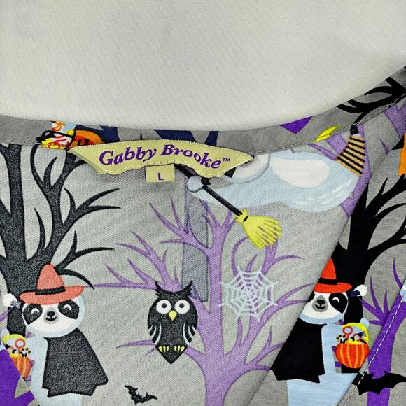 Gabby Brooke Halloween Scrub Top Sloths Owl Ghost Night 2 Pocket LARGE - Picture 2 of 3
